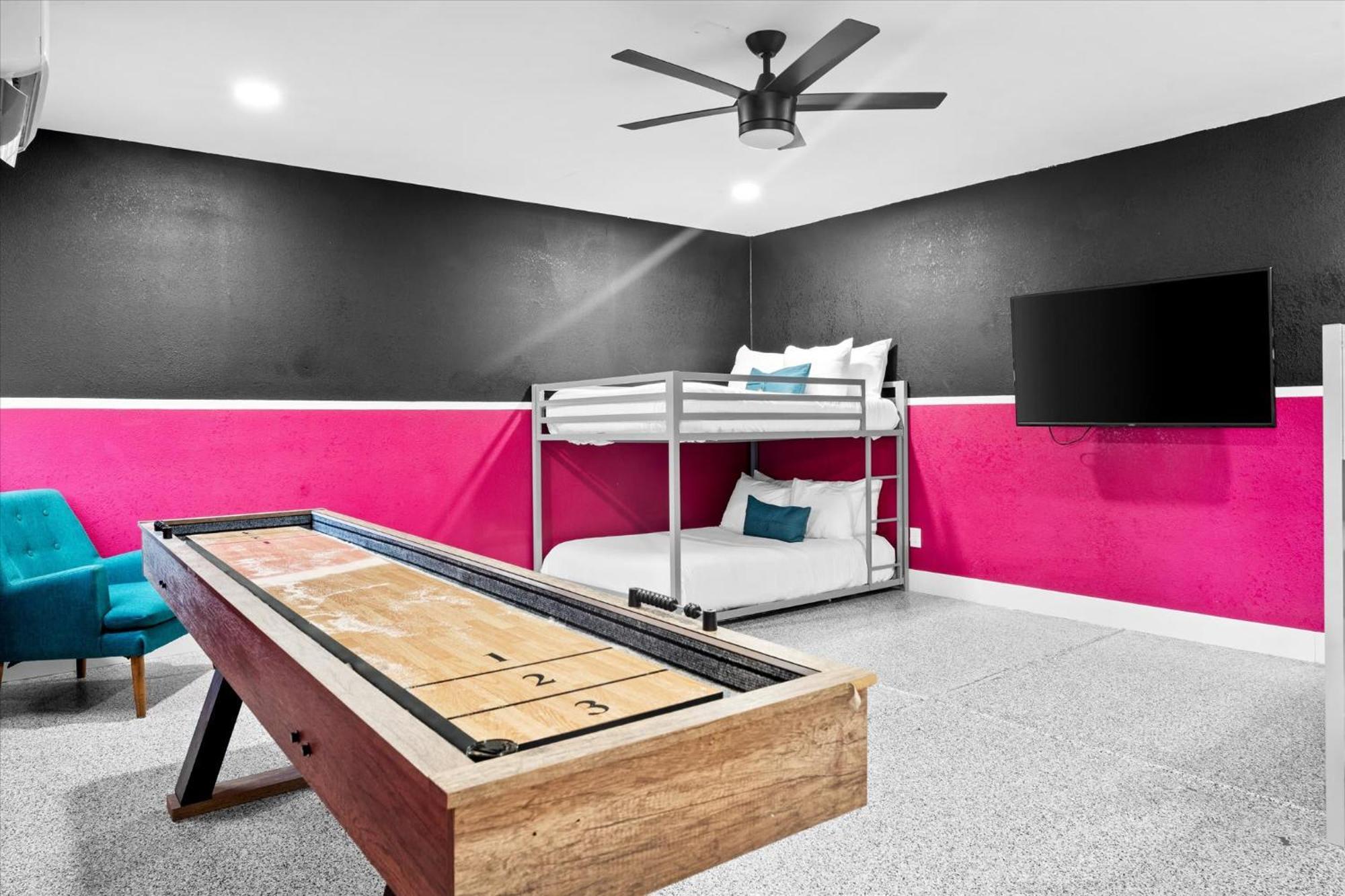 Mini Golf Fire Pit Pool Game Room 钱德勒 外观 照片
